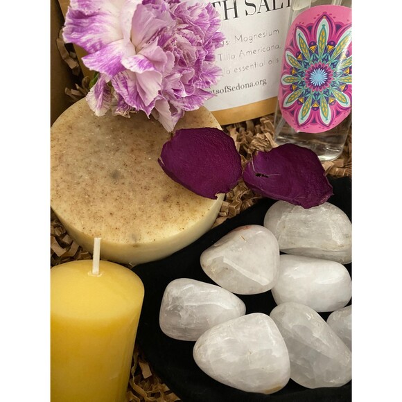 Holistic Christmas Gift Set, Crystals, Herbal Soap, Beeswax Candle, Bath Salts - Picture 10 of 10